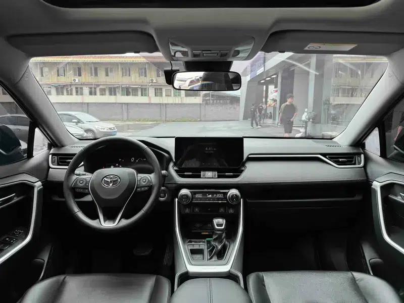 2023 RAV4 2.0L CVT 2WD Urban Edition — миниатюра 7