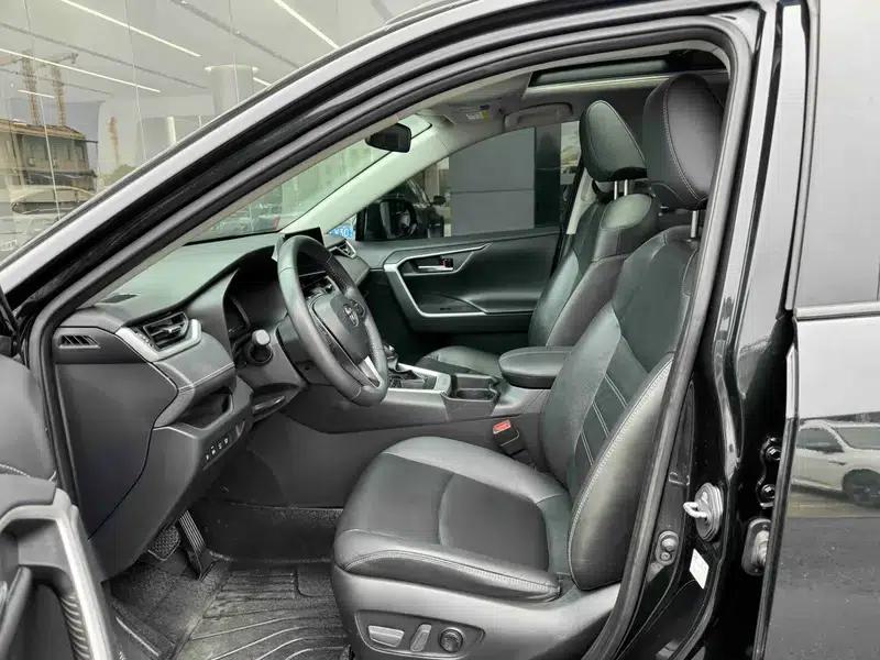 2023 RAV4 2.0L CVT 2WD Urban Edition — миниатюра 8