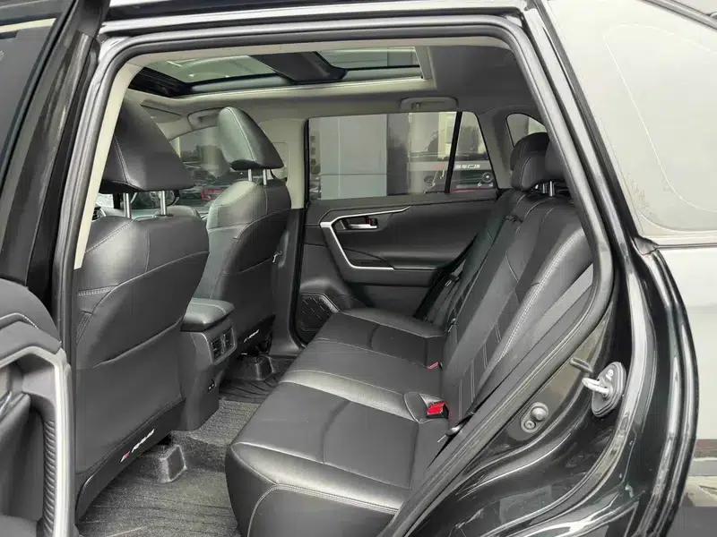 2023 RAV4 2.0L CVT 2WD Urban Edition — миниатюра 9