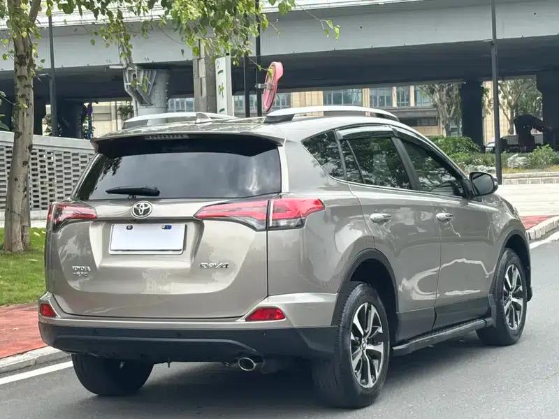 2018 RAV4 2.0L CVT 2WD Fashion X Edition — миниатюра 6