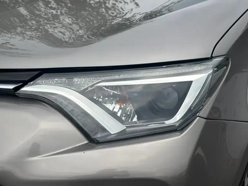 2018 RAV4 2.0L CVT 2WD Fashion X Edition — миниатюра 8