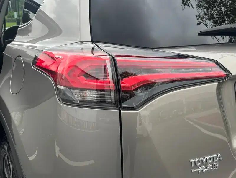 2018 RAV4 2.0L CVT 2WD Fashion X Edition — миниатюра 9