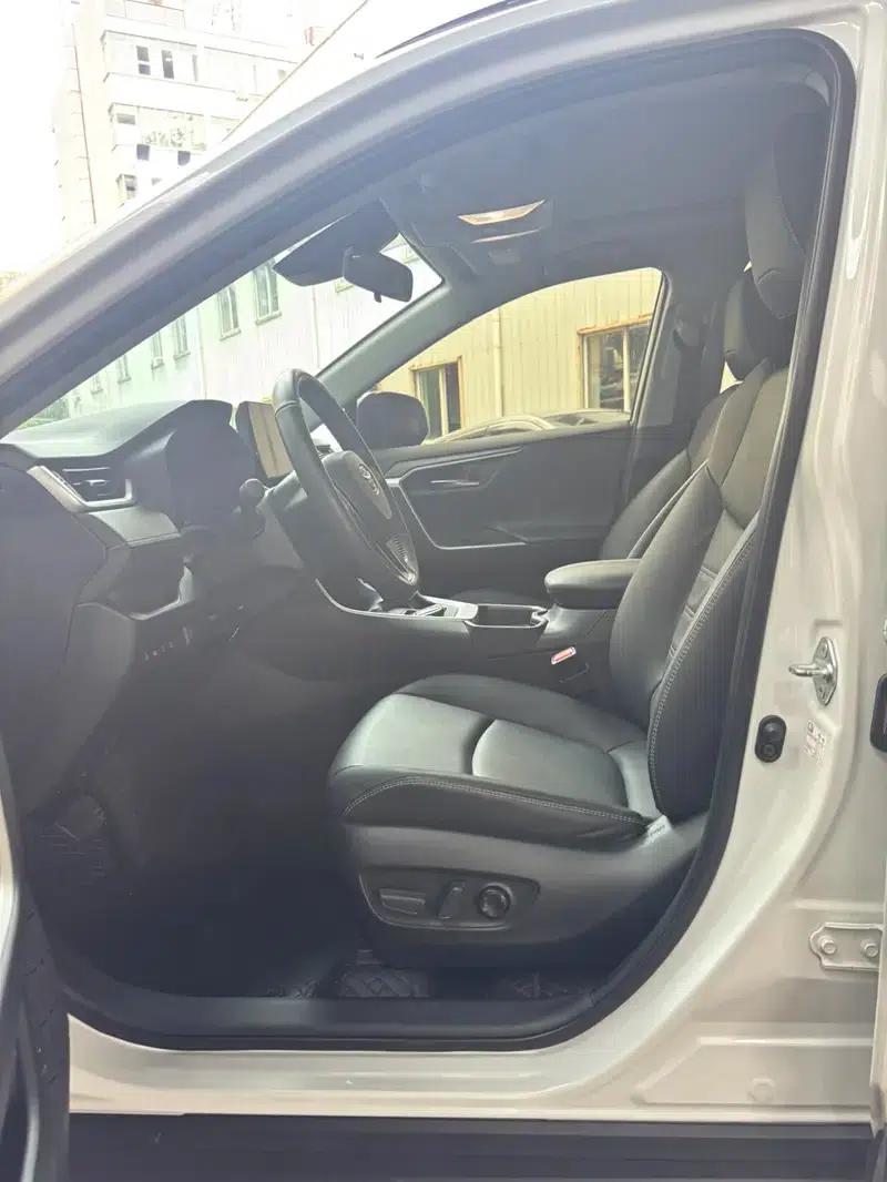 2023 RAV4 2.0L CVT 2WD Fashion Plus Edition — миниатюра 25