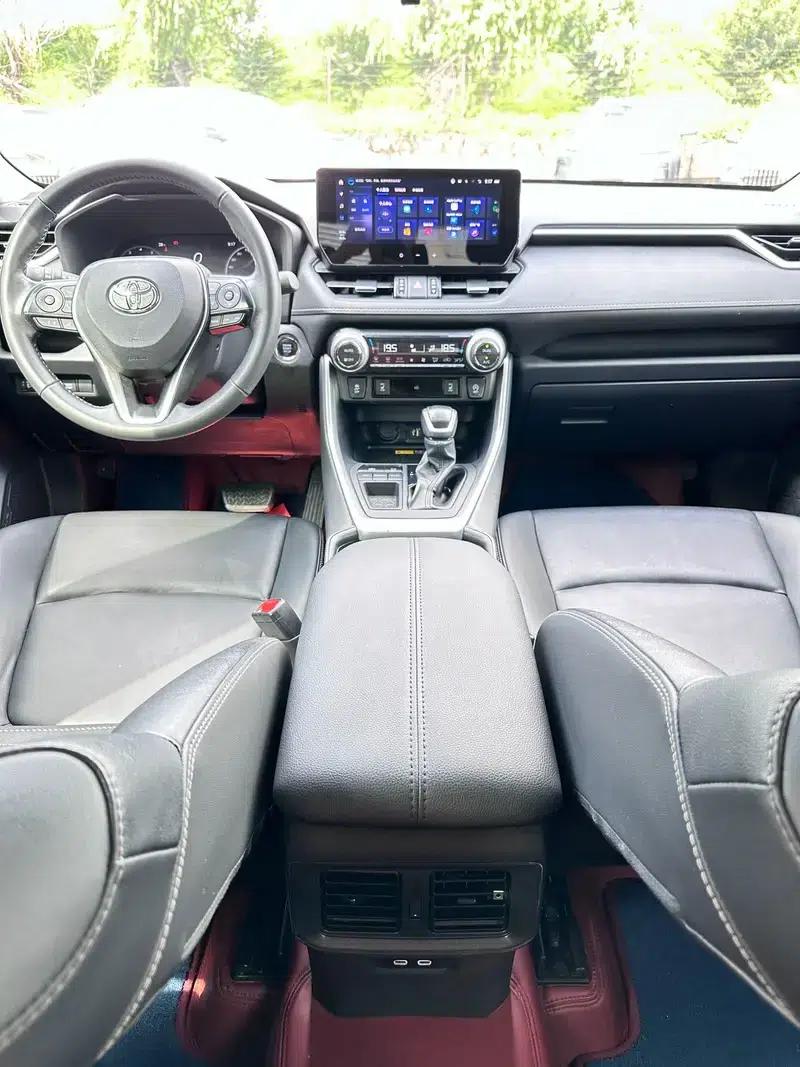 2023 RAV4 2.0L CVT 2WD 20th Anniversary Platinum Edition — миниатюра 11