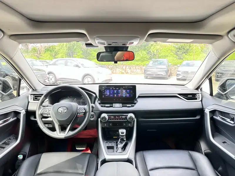 2023 RAV4 2.0L CVT 2WD 20th Anniversary Platinum Edition — миниатюра 13