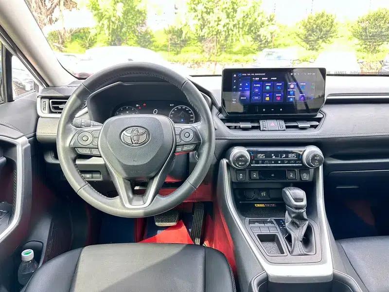 2023 RAV4 2.0L CVT 2WD 20th Anniversary Platinum Edition — миниатюра 17