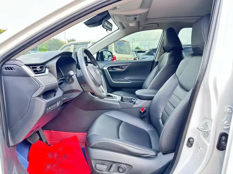 2023 RAV4 2.0L CVT 2WD 20th Anniversary Platinum Edition — миниатюра 18