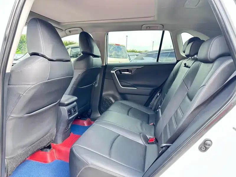 2023 RAV4 2.0L CVT 2WD 20th Anniversary Platinum Edition — миниатюра 19