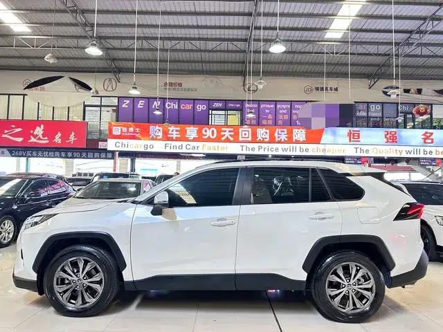 2023 RAV4 2.0L CVT 2WD 20th Anniversary Platinum Edition — миниатюра 3