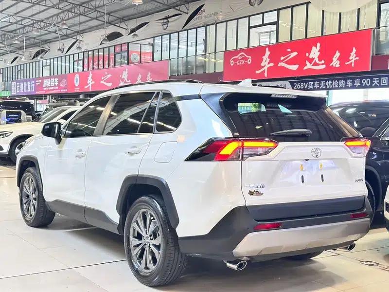 2023 RAV4 2.0L CVT 2WD 20th Anniversary Platinum Edition — миниатюра 4