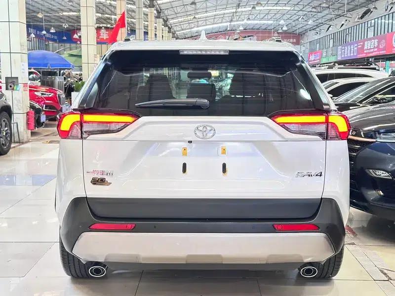 2023 RAV4 2.0L CVT 2WD 20th Anniversary Platinum Edition — миниатюра 5