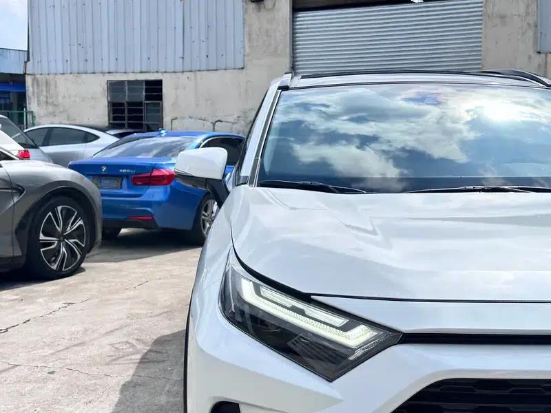 2023 RAV4 2.0L CVT 2WD 20th Anniversary Platinum Edition — миниатюра 6