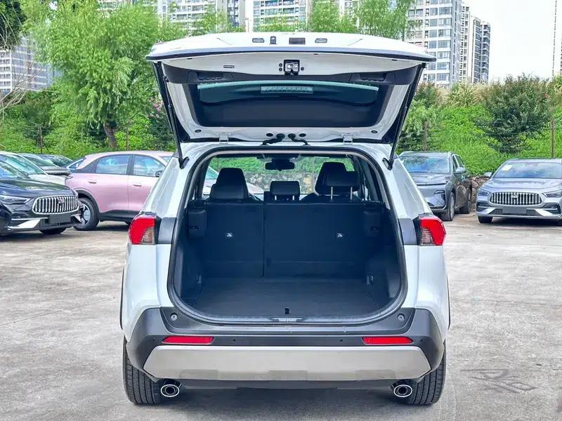 2023 RAV4 2.0L CVT 2WD 20th Anniversary Platinum Edition — миниатюра 9