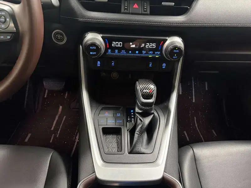 2022 Toyota RAV4 2.0L CVT 2WD Premium Edition — миниатюра 11