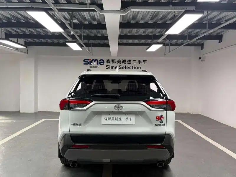2022 Toyota RAV4 2.0L CVT 2WD Premium Edition — миниатюра 4
