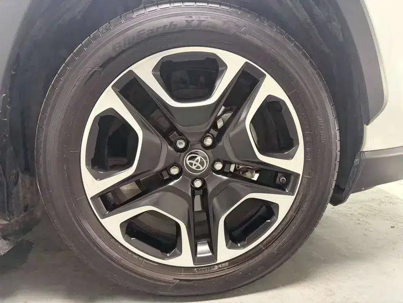 2022 Toyota RAV4 2.0L CVT 2WD Premium Edition — миниатюра 6