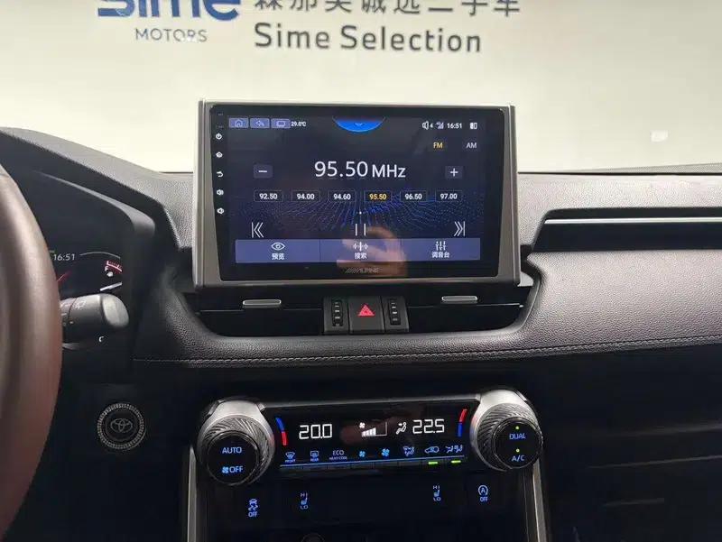 2022 Toyota RAV4 2.0L CVT 2WD Premium Edition — миниатюра 8