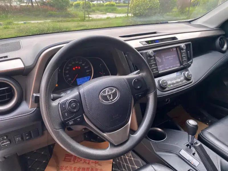 2015 RAV4 2.0L CVT 2WD Fashion Edition — миниатюра 11