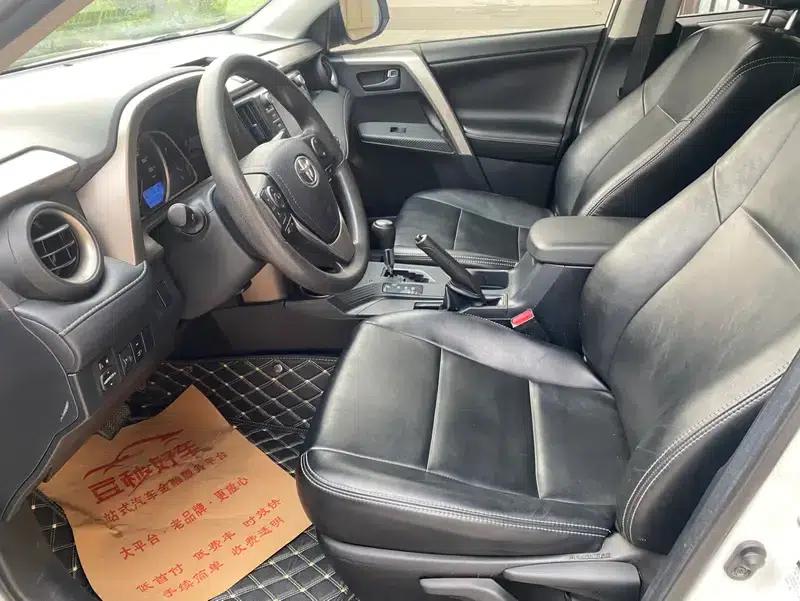 2015 RAV4 2.0L CVT 2WD Fashion Edition — миниатюра 12