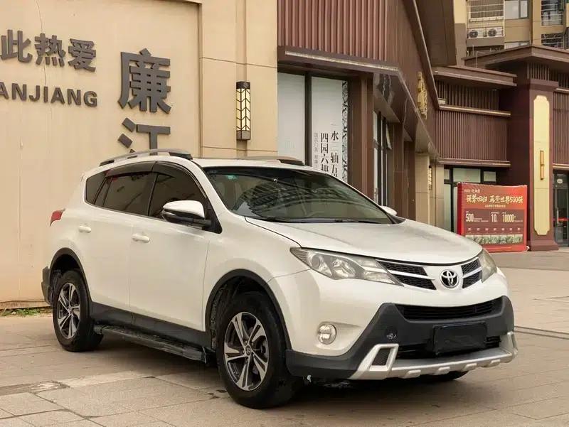 2015 RAV4 2.0L CVT 2WD Fashion Edition — миниатюра 3