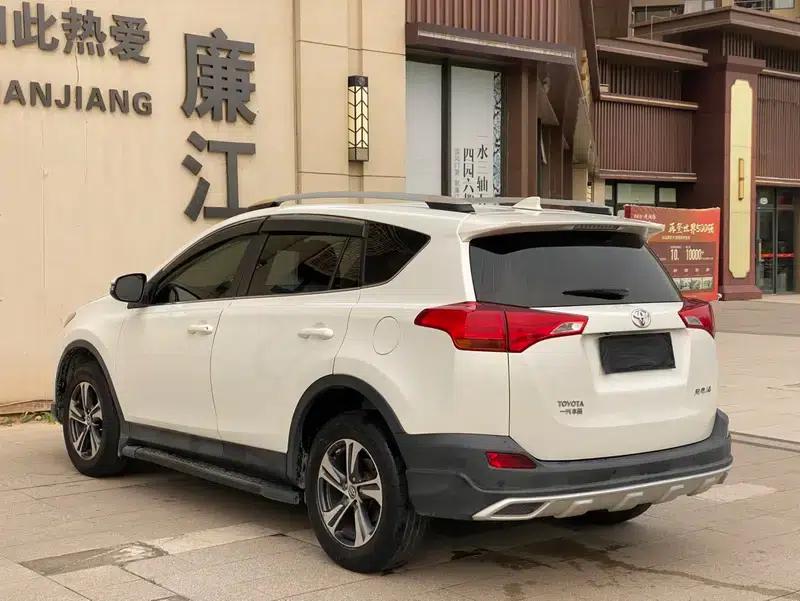 2015 RAV4 2.0L CVT 2WD Fashion Edition — миниатюра 4