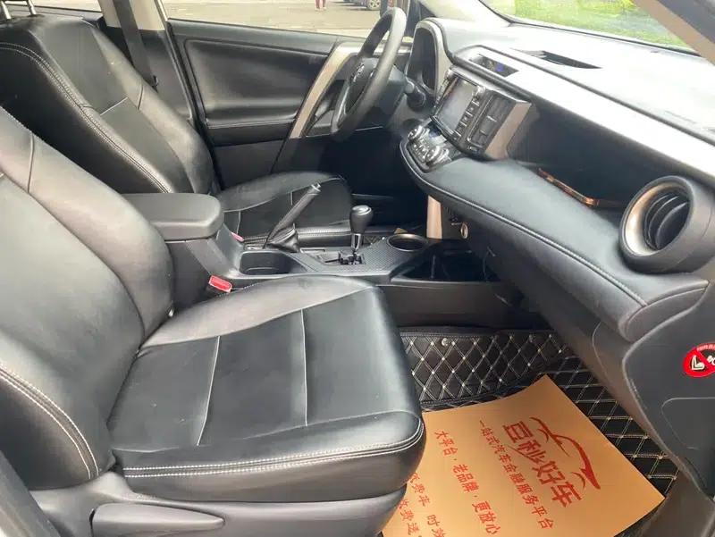 2015 RAV4 2.0L CVT 2WD Fashion Edition — миниатюра 8