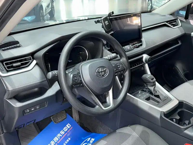RAV4 2021 2.0L CVT 2WD Fashion Edition — миниатюра 19