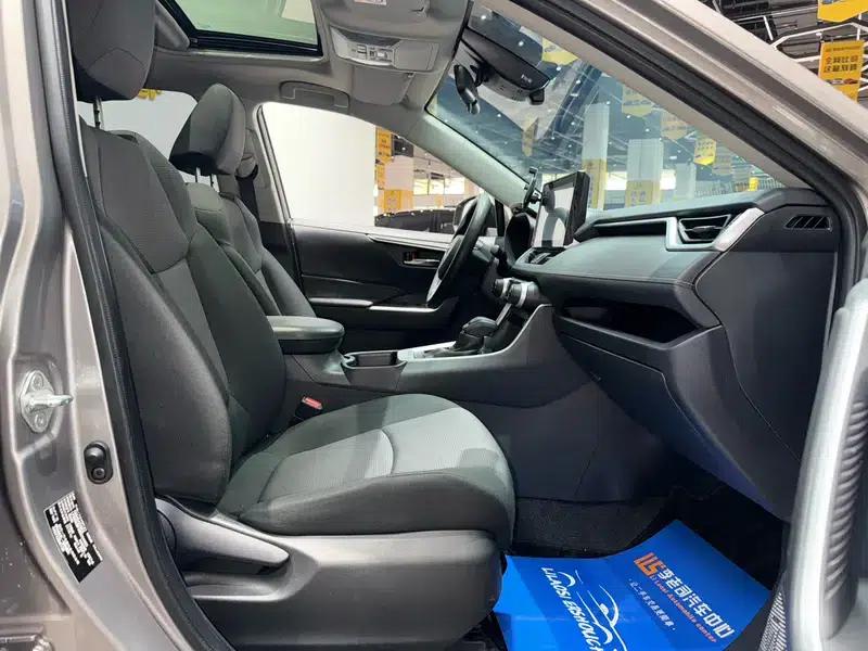 RAV4 2021 2.0L CVT 2WD Fashion Edition — миниатюра 24