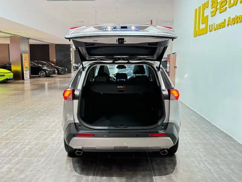 RAV4 2021 2.0L CVT 2WD Fashion Edition — миниатюра 28