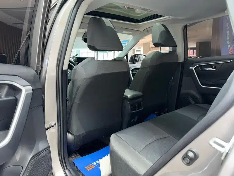 RAV4 2021 2.0L CVT 2WD Fashion Edition — миниатюра 30