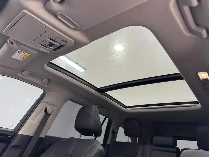 2022 Toyota Highlander Hybrid 2.5L AWD Premium 7-Seater — миниатюра 19