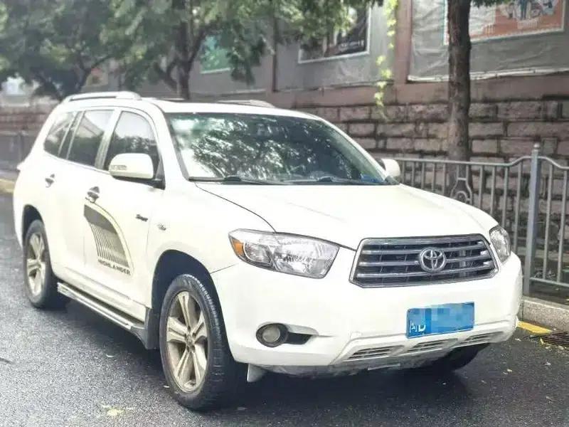 2011 Highlander 2.7L 2WD 7-seater Luxury Edition — миниатюра 3