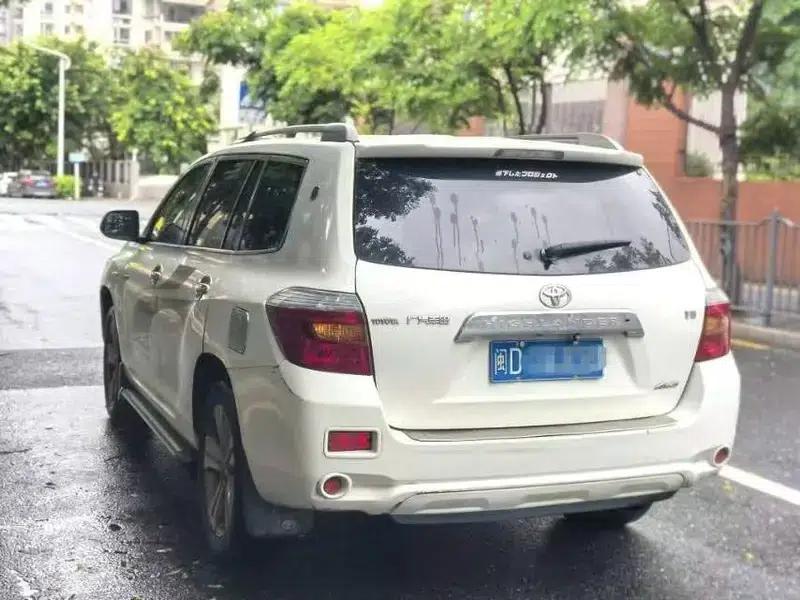 2011 Highlander 2.7L 2WD 7-seater Luxury Edition — миниатюра 4