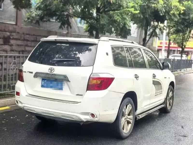 2011 Highlander 2.7L 2WD 7-seater Luxury Edition — миниатюра 6