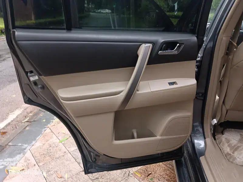 Highlander 2009 2.7L 2WD 7-seater Luxury Edition — миниатюра 8
