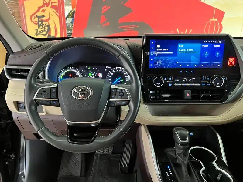 2022 Toyota Highlander Hybrid 2.5L AWD Premium 7-Seater — миниатюра 10