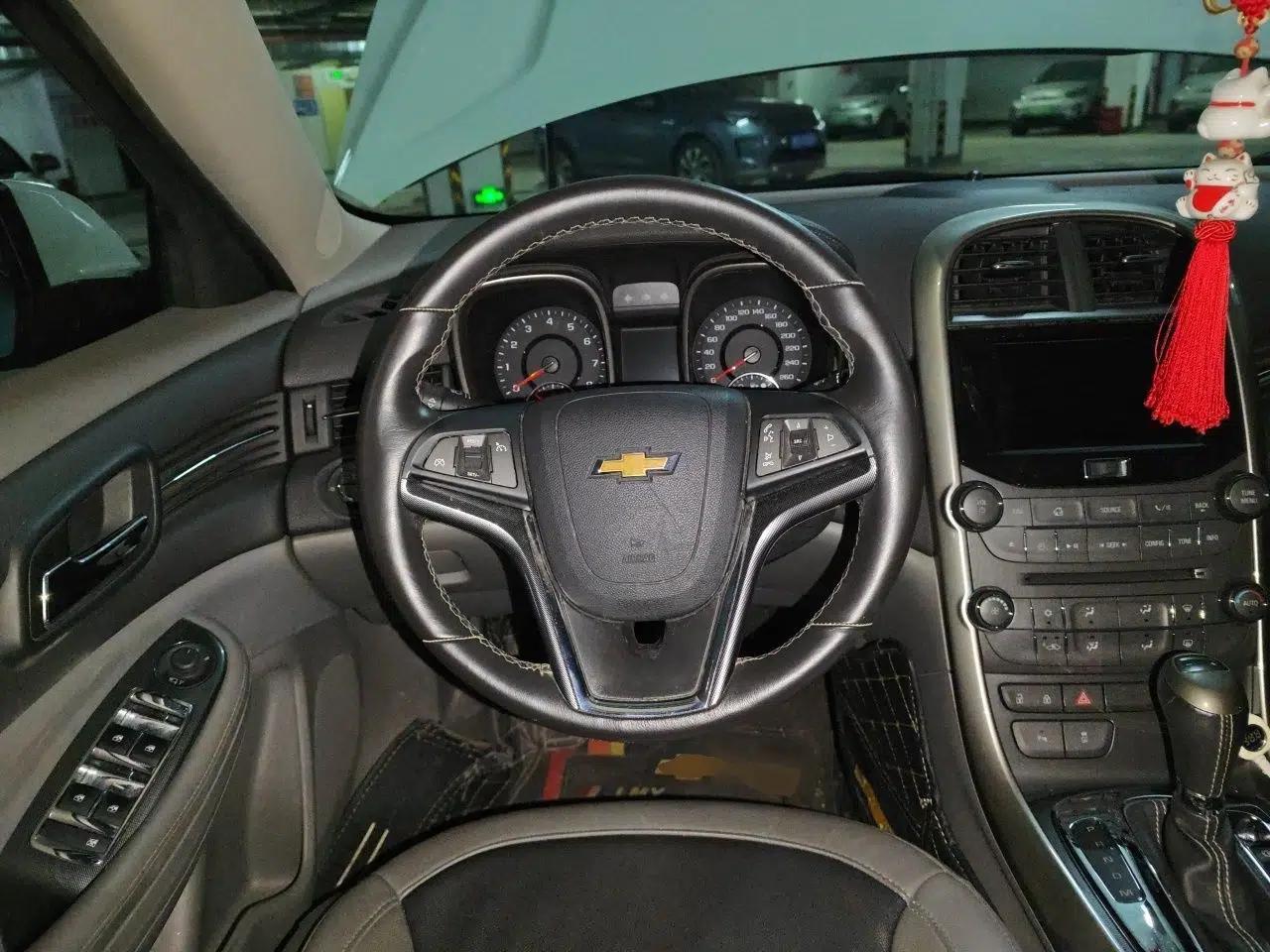 Chevrolet Malibu 2014 2.0L Automatic Luxury Edition — миниатюра 10