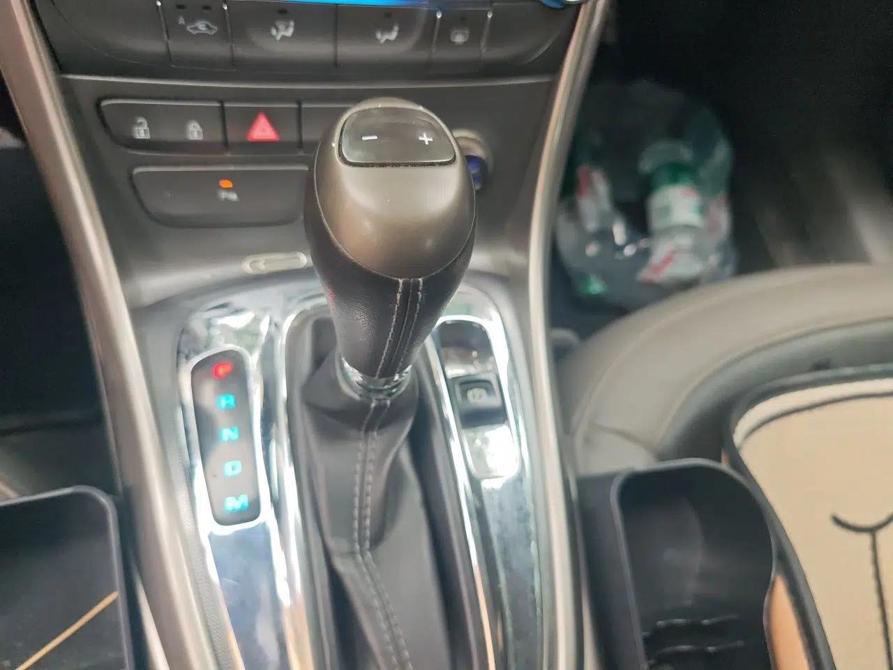 Chevrolet Malibu 2012 2.0L Automatic Luxury Edition — миниатюра 14