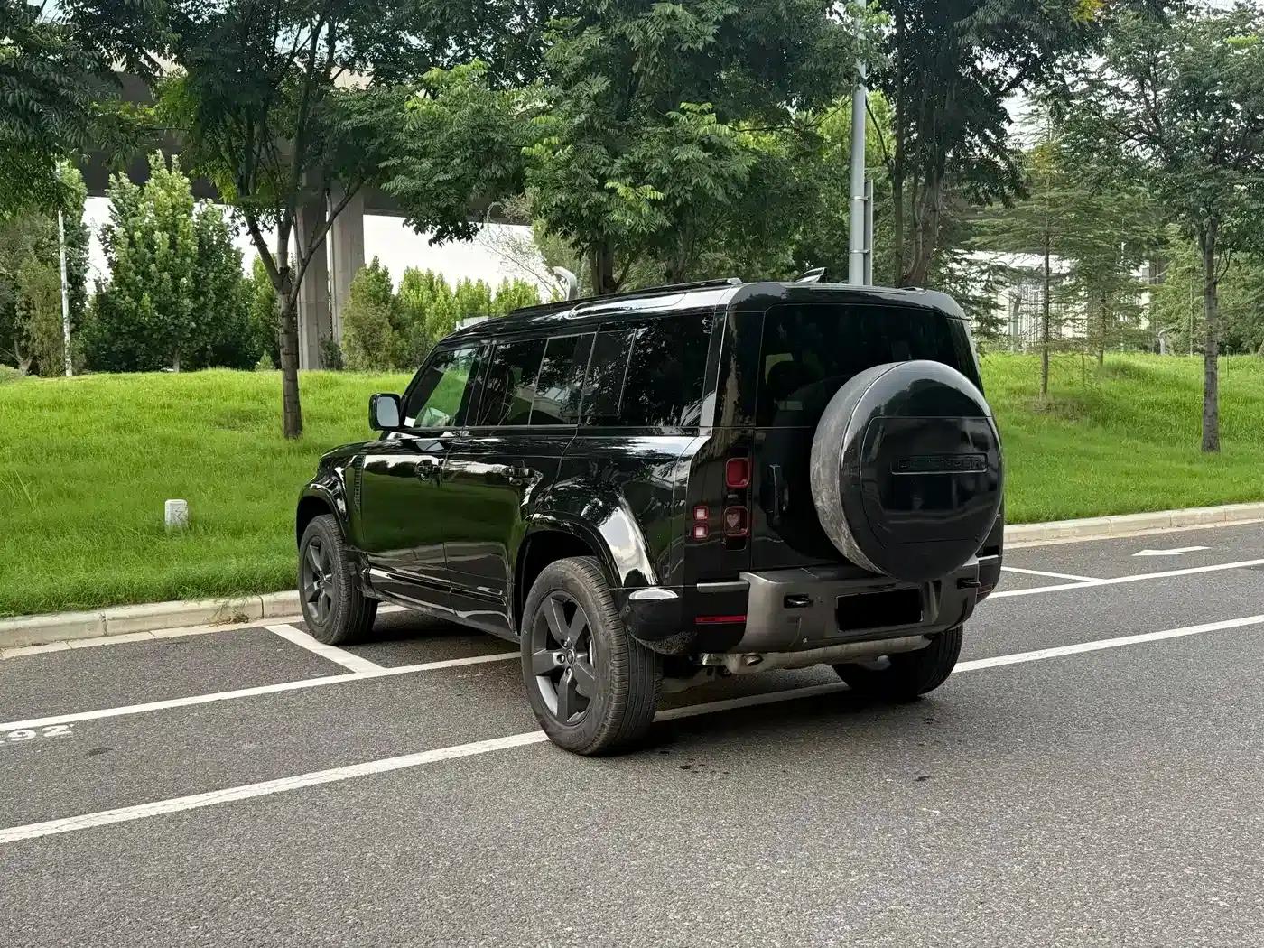 2025 Land Rover Defender 110 3.0T P400 X-Dynamic HSE — миниатюра 4