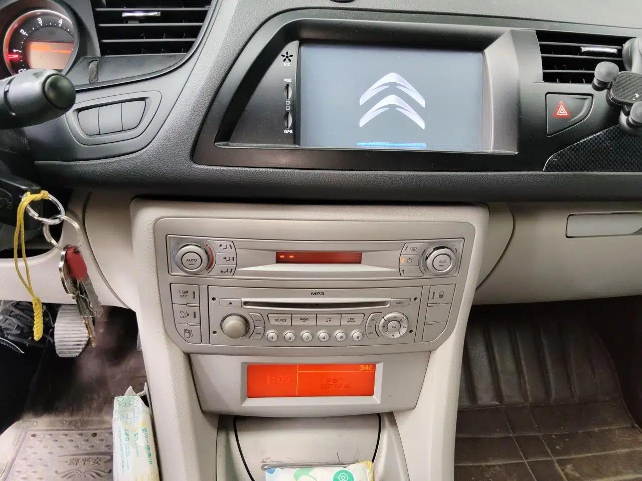 Citroen C5 2012 2.0L Manual Comfort Version — миниатюра 13