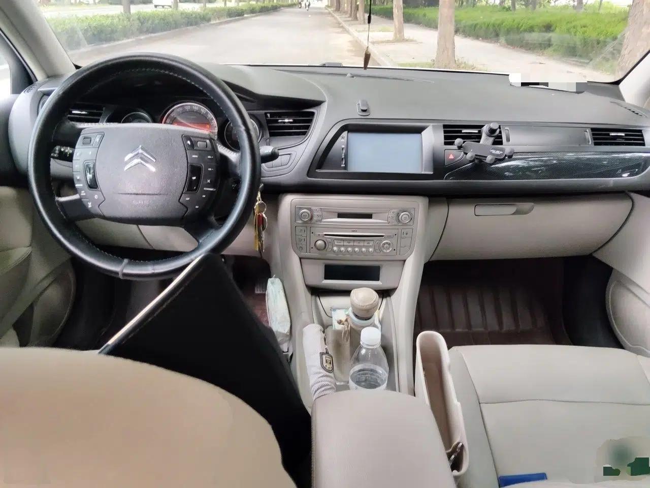 Citroen C5 2012 2.0L Manual Comfort Version — миниатюра 9