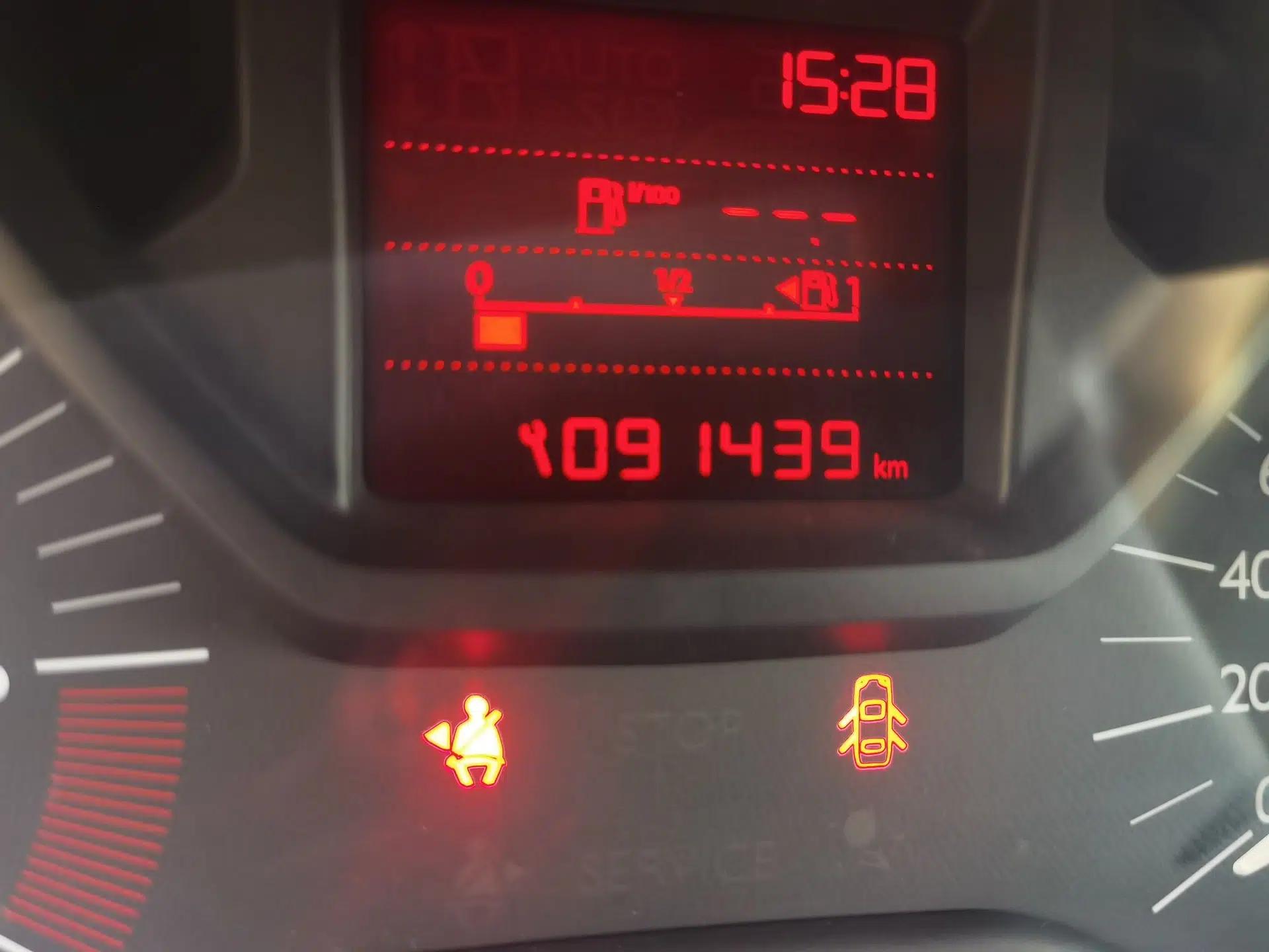 Citroen Elysee 2014 1.6L Manual Fashion Edition — миниатюра 12