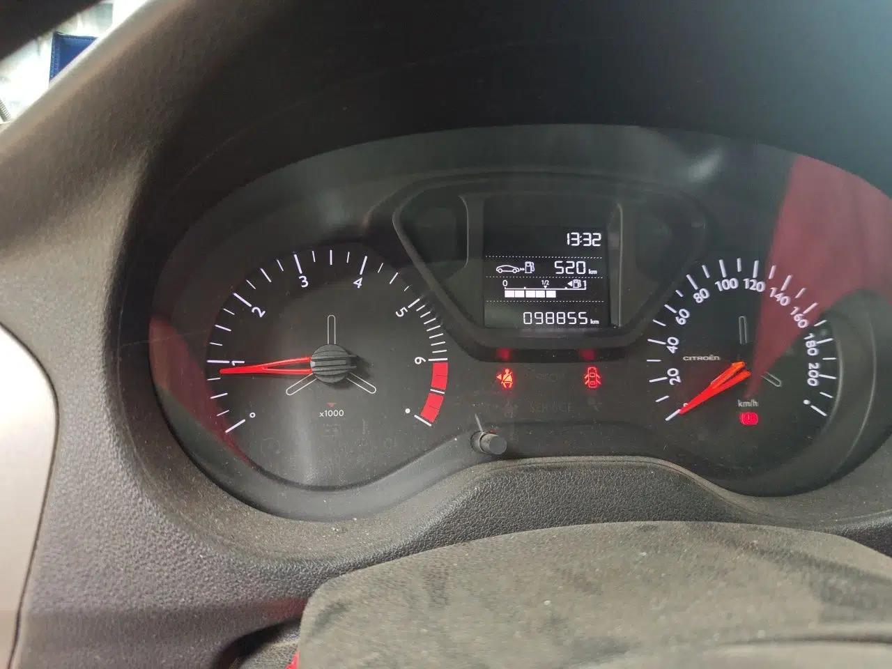 Citroen Elysee 2018 1.6L Manual Fashion Edition — миниатюра 8