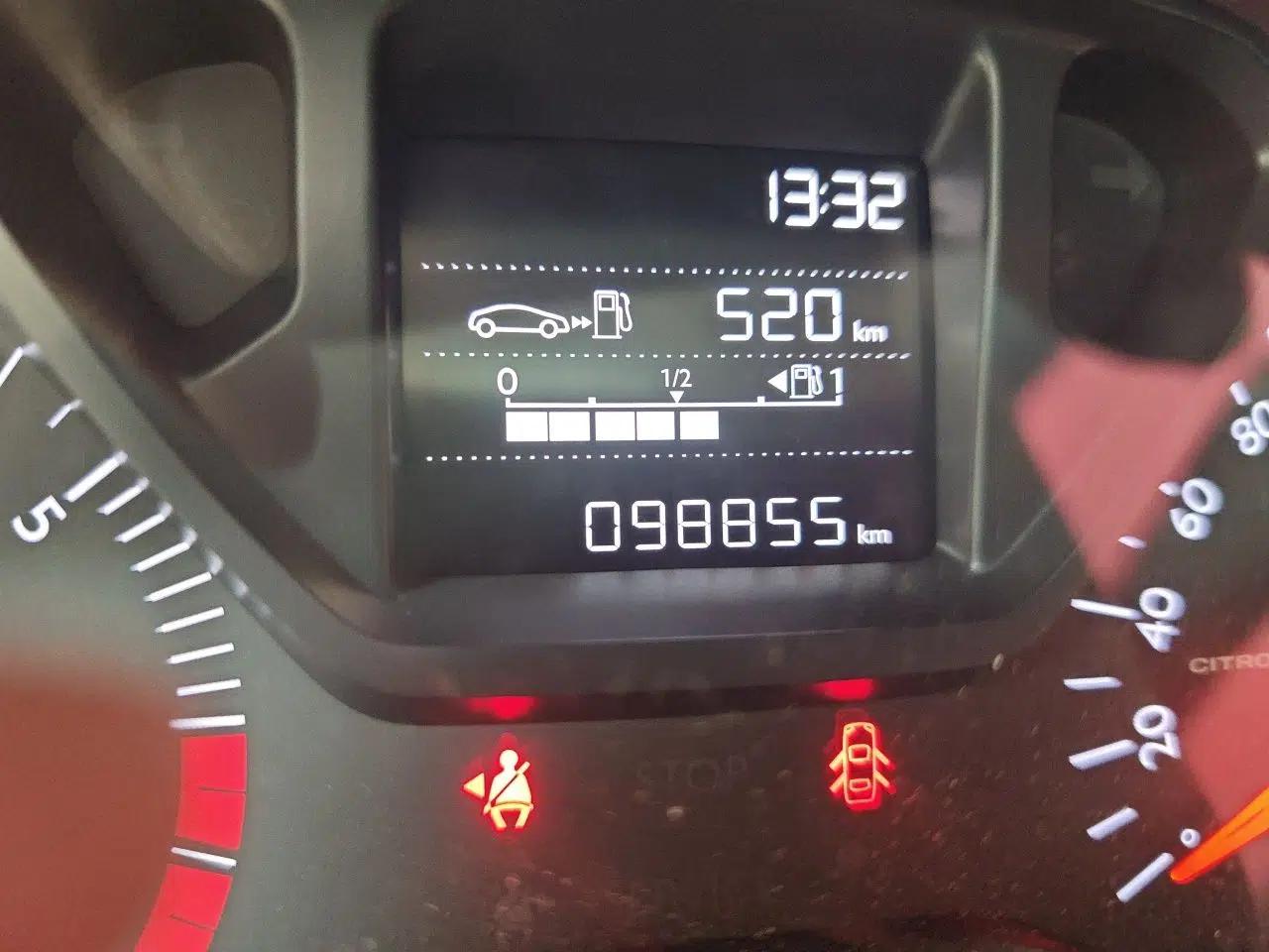 Citroen Elysee 2018 1.6L Manual Fashion Edition — миниатюра 9