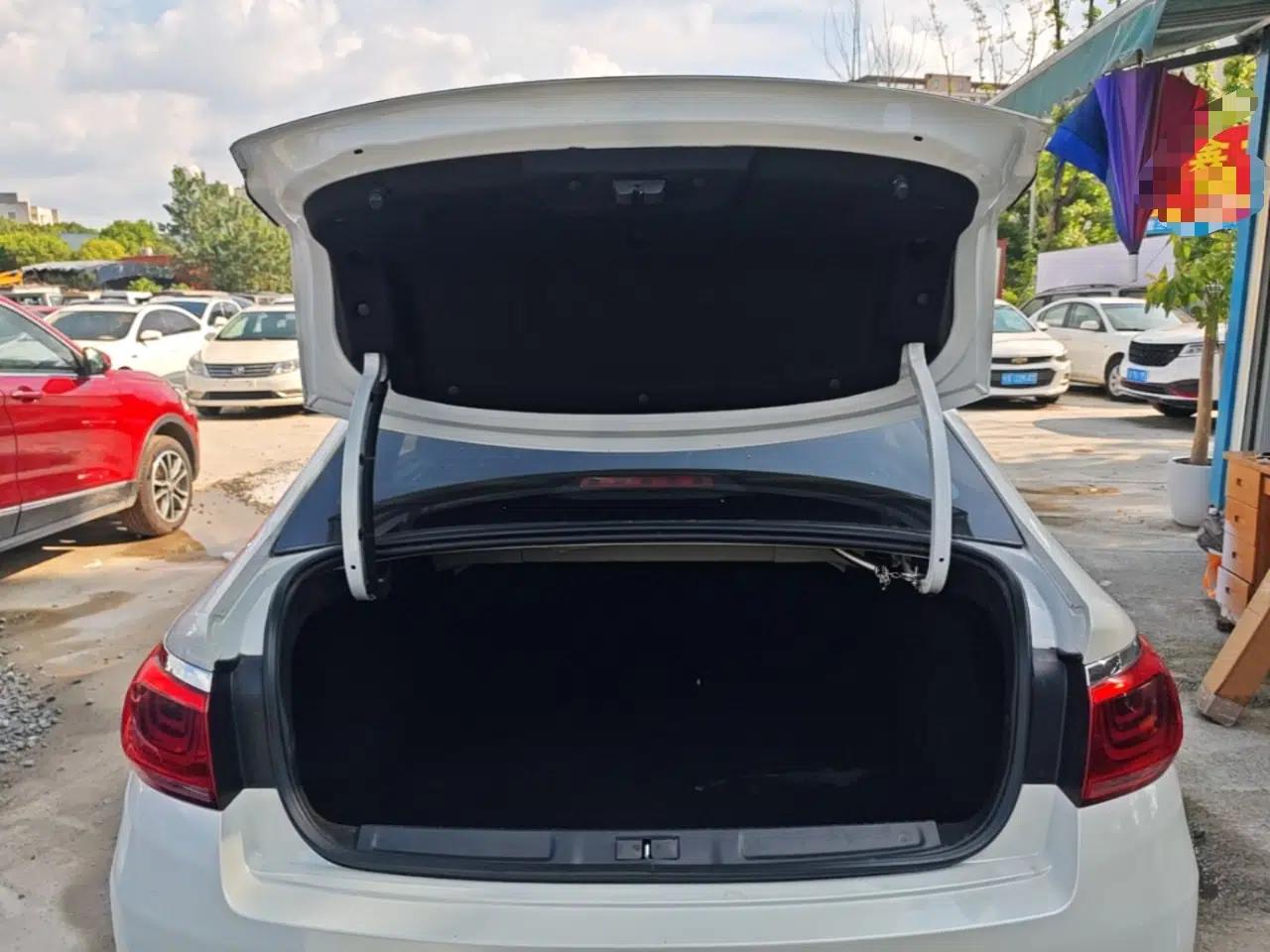 Citroen C4 Sega 2016 1.6L Manual Comfort Model — миниатюра 22