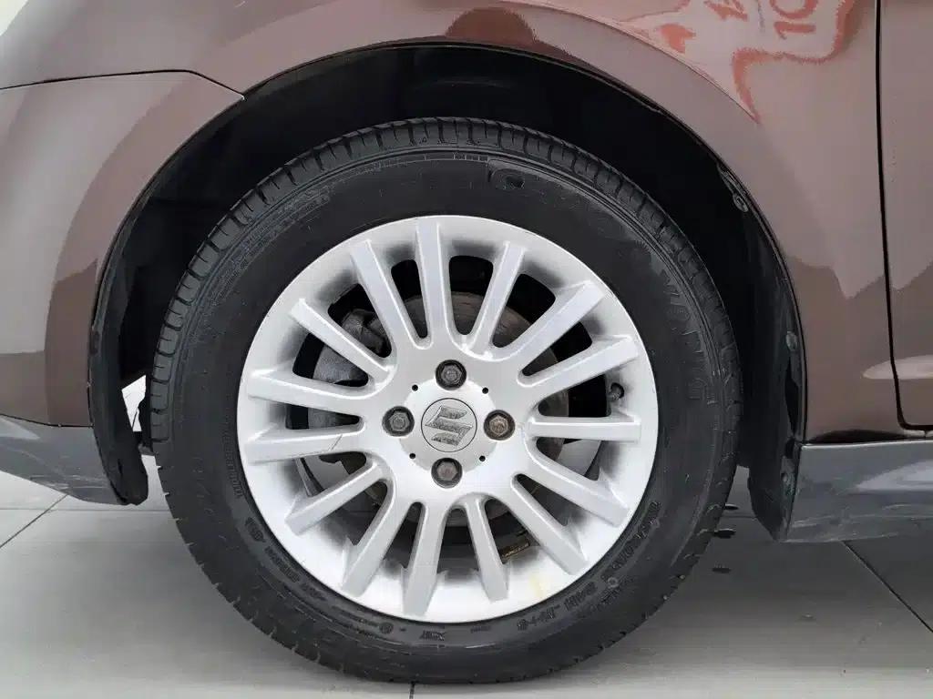 2011 Swift 1.5L Manual Sport Audio Edition — миниатюра 17