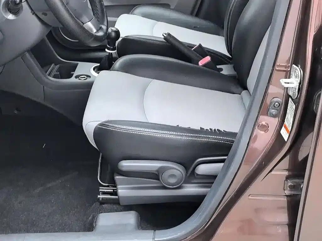 2011 Swift 1.5L Manual Sport Audio Edition — миниатюра 20