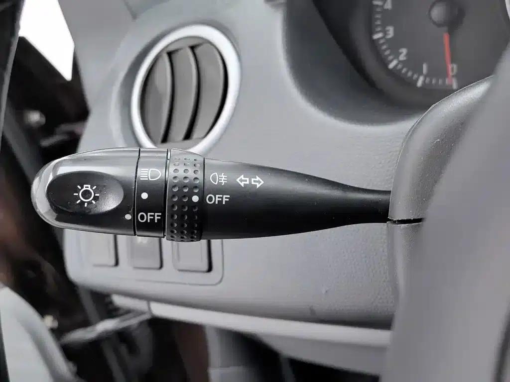 2011 Swift 1.5L Manual Sport Audio Edition — миниатюра 21