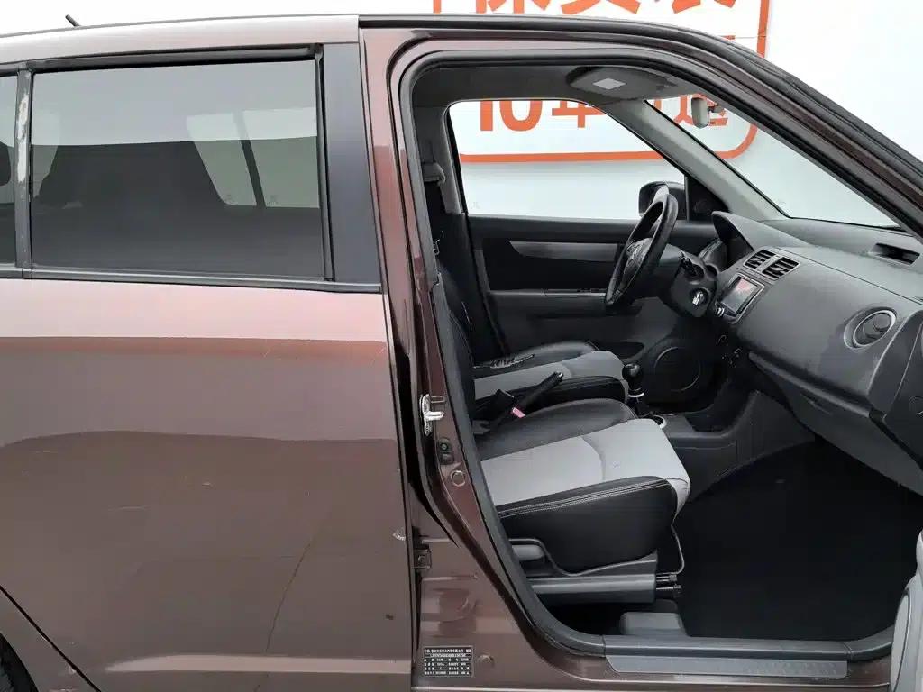 2011 Swift 1.5L Manual Sport Audio Edition — миниатюра 23