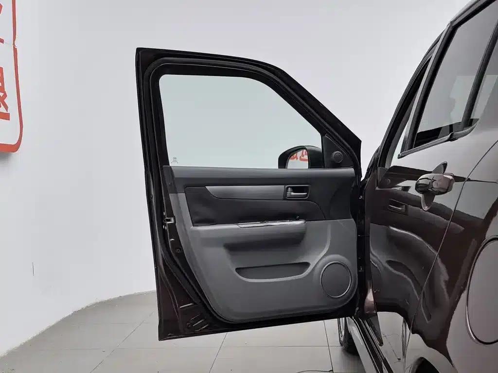 2011 Swift 1.5L Manual Sport Audio Edition — миниатюра 8